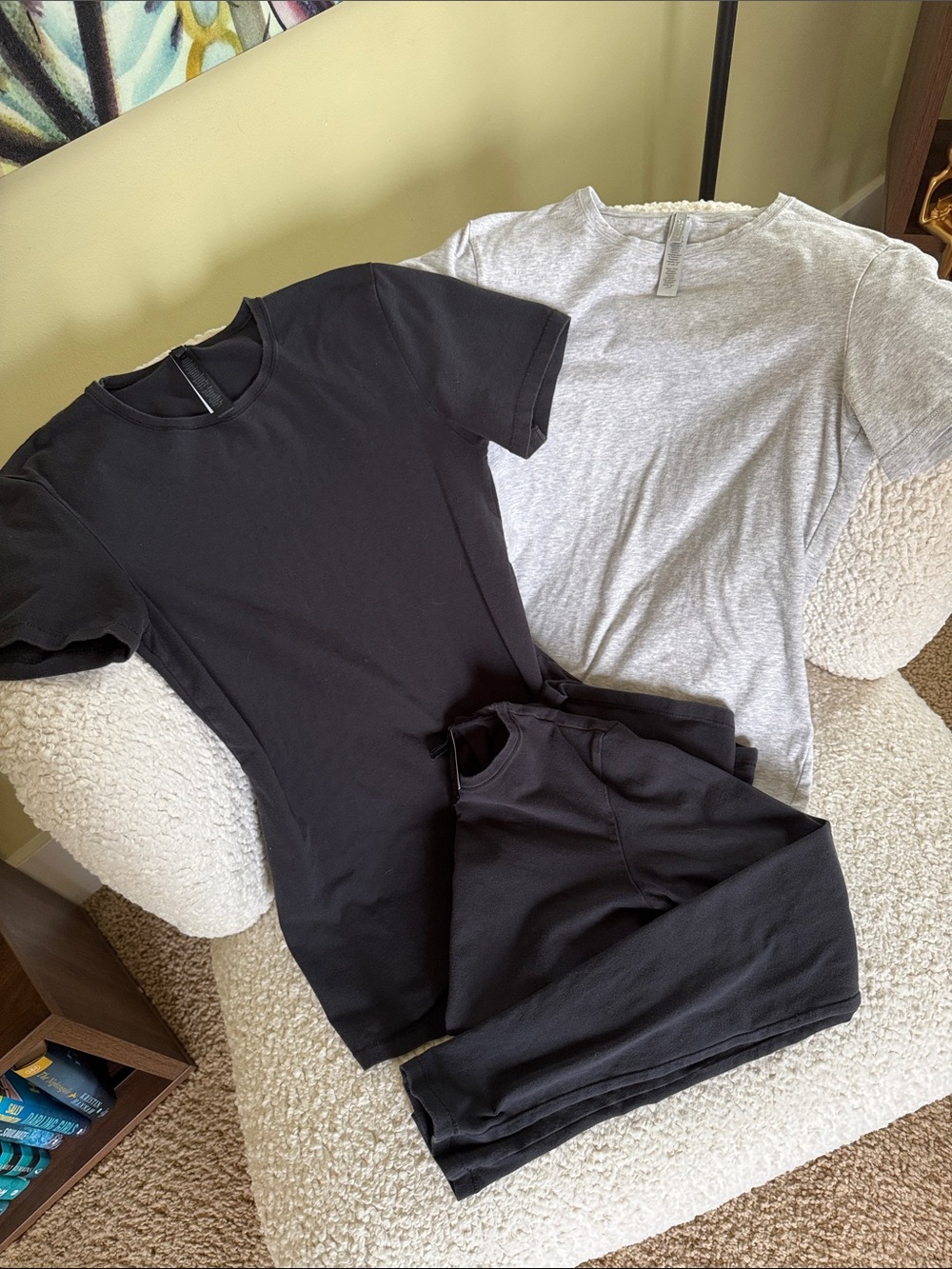 Bundle of 3 Skims tee shirts LG